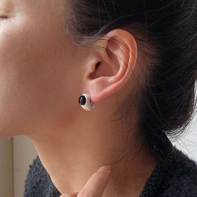 Designed Silver Hoop Earrings Chic Black Agate Silver Ear Hoops for Men and Women