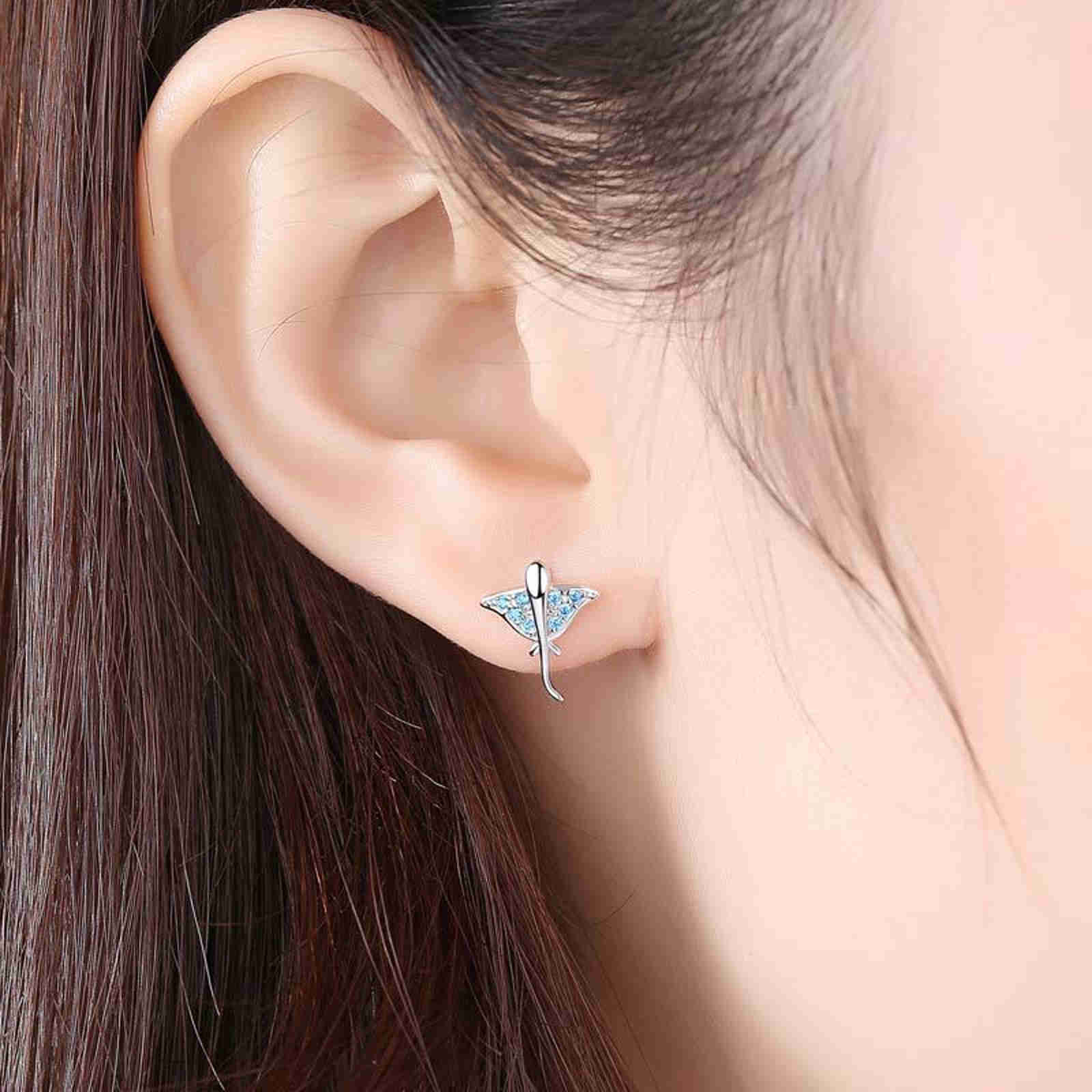 Pendientes lindos del perno prisionero de la ballena Pendientes azules del circonio para las mujeres con el perno de plata S925