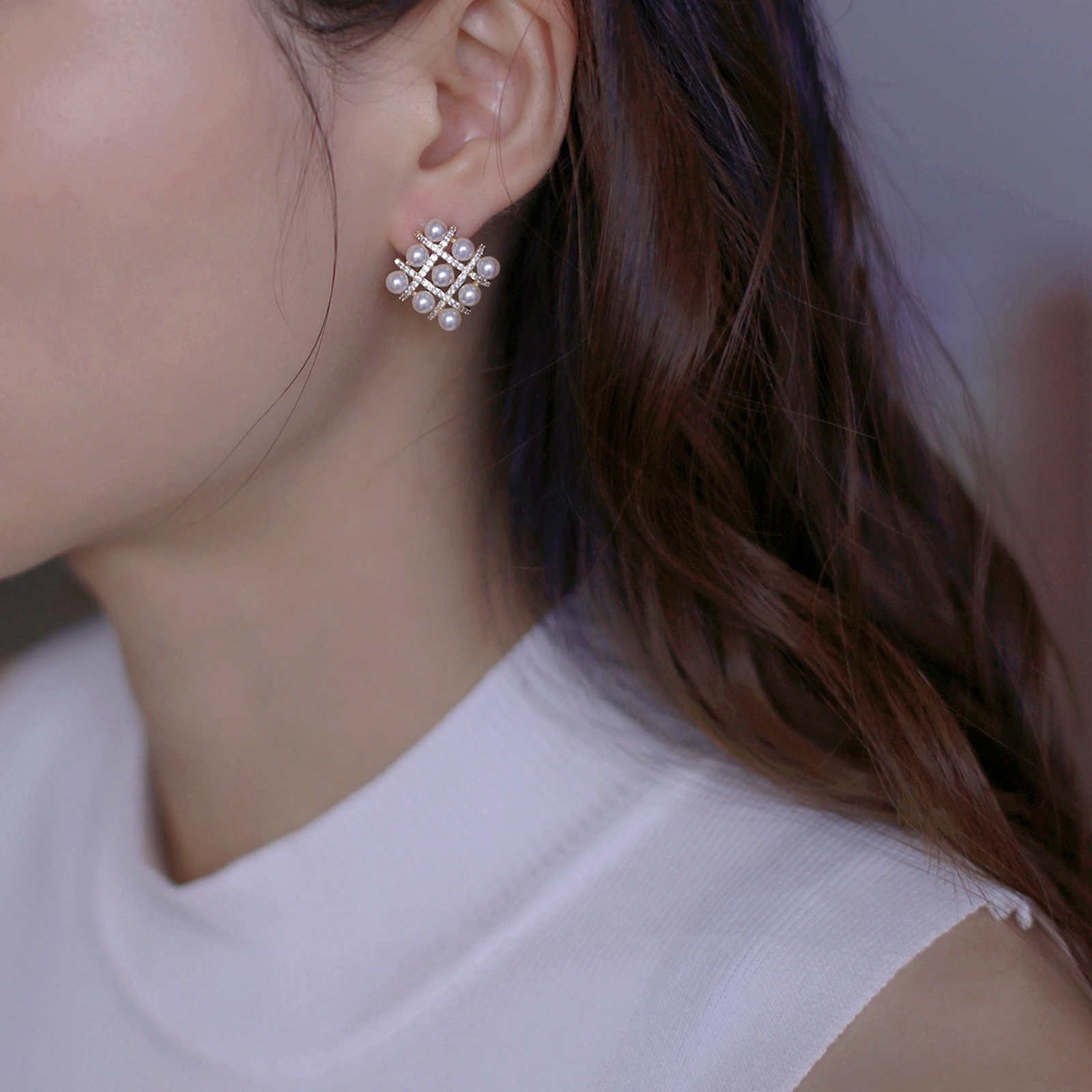 Boucles d'oreilles à tige en perles de style vintage Boucles d'oreilles en perles de diamant conçues pour le Sudoku avec broche en argent