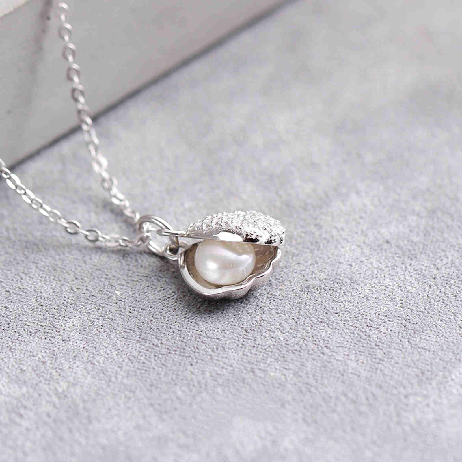 S925 versilberte Charm-Halskette mit Muschel, Muschel, Perlenkette, zierlicher, schlichter Schmuck für Frauen