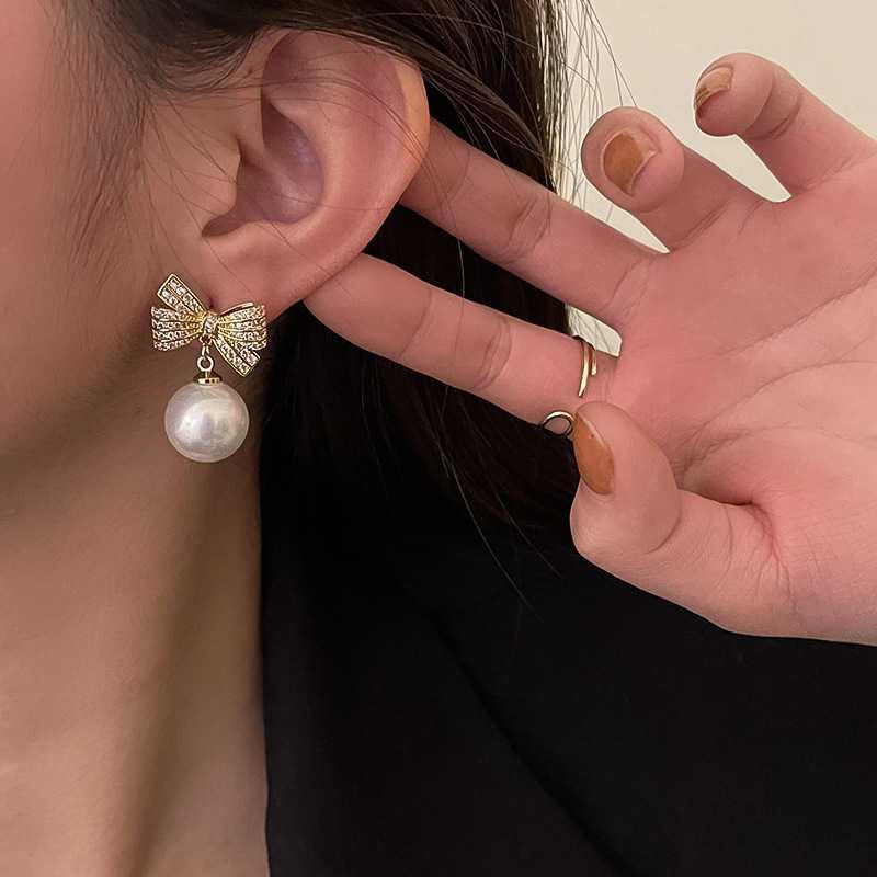 white_pearl_drop christmas_earrings
