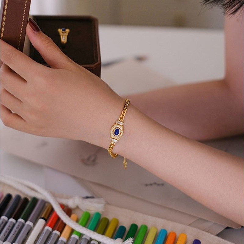 Anhänger mit Süßwasserperlen im mittelalterlichen Stil und goldenes Armband | Halskette mit goldenem Perlenanhänger | Armband aus Gold und Diamanten