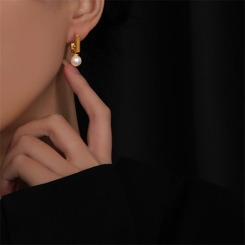 Pendientes de perlas | Pendientes colgantes de perlas de aro cuadrado | Aretes de perlas reales desmontables chapados en oro de 14 k (8 mm)
