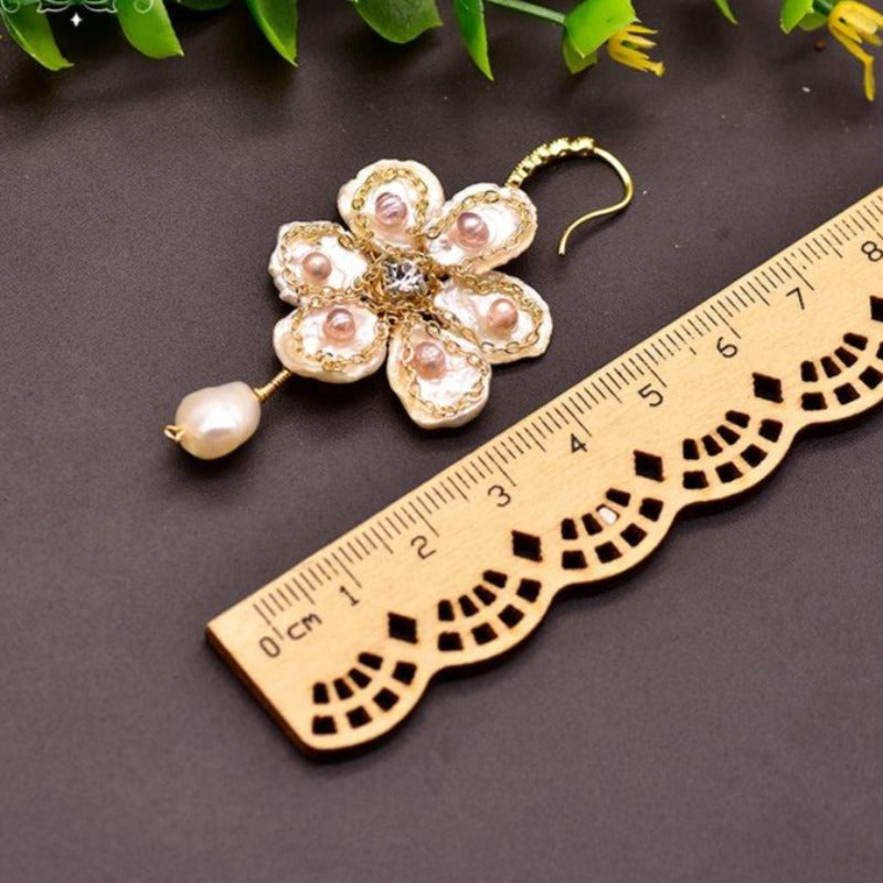 Aretes colgantes de perlas barrocas con flores en oro de 14 quilates sobre plata de ley (9-10 mm)