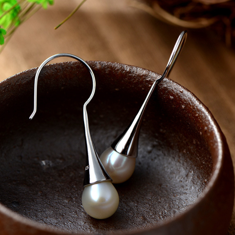 Aretes de perlas de agua dulce Aretes colgantes con tacones altos en plata de ley (8-9 mm)