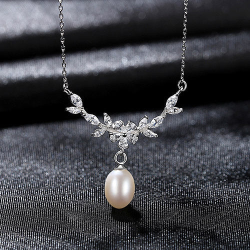 Halskette mit Anhänger aus Süßwasserperlen und Diamanten, 14 Karat Gold über Sterlingsilber (8–9 mm)