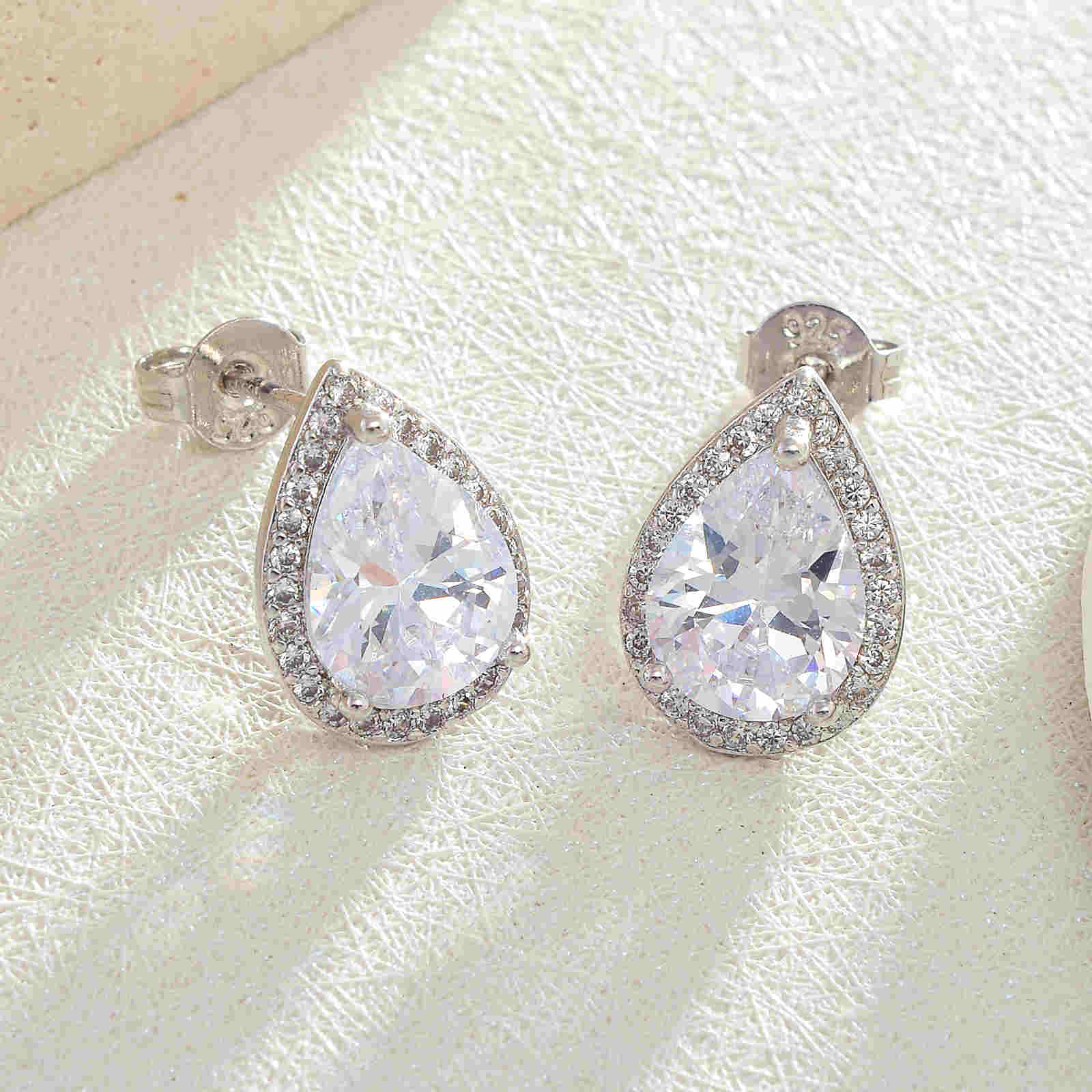 Pendientes de diamantes con forma de gota de agua y cuadrados redondos con pasador de plata S925