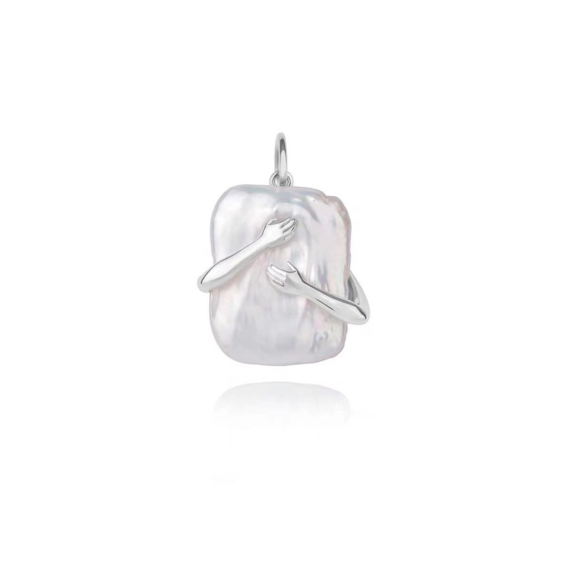 Gestaltete quadratische Halskette mit großem Barockperlen-Anhänger aus 14 Karat Gold und Sterlingsilber (16–18 mm)