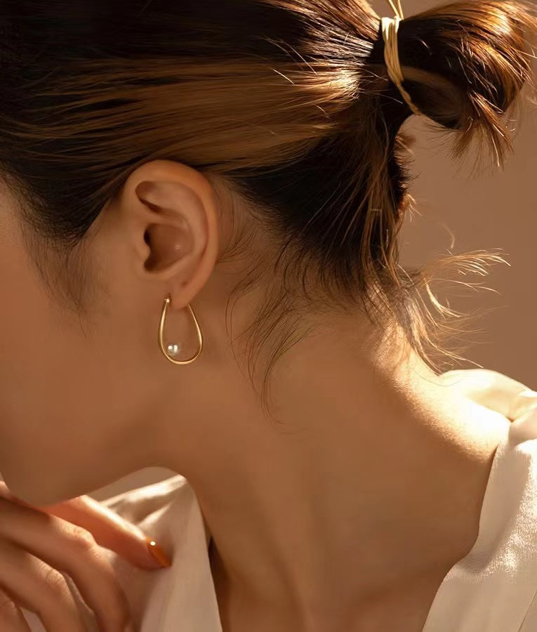 Pendientes de aro Huggie con perlas reales AAA Akoya | Pendientes de aro grandes de oro de 18 quilates para mujer con perlas de agua dulce y pasador de plata 925 debajo