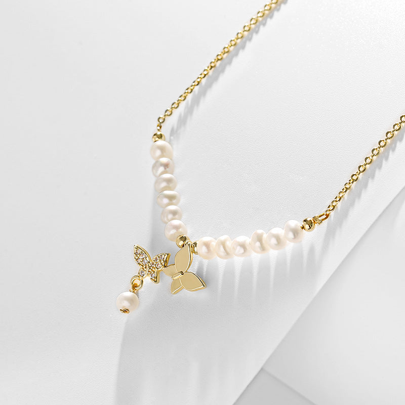 Halskette mit Anhänger im Schmetterlingsstil, weiße Süßwasserperle und Diamant, 14 Karat Gold über Sterlingsilberkette