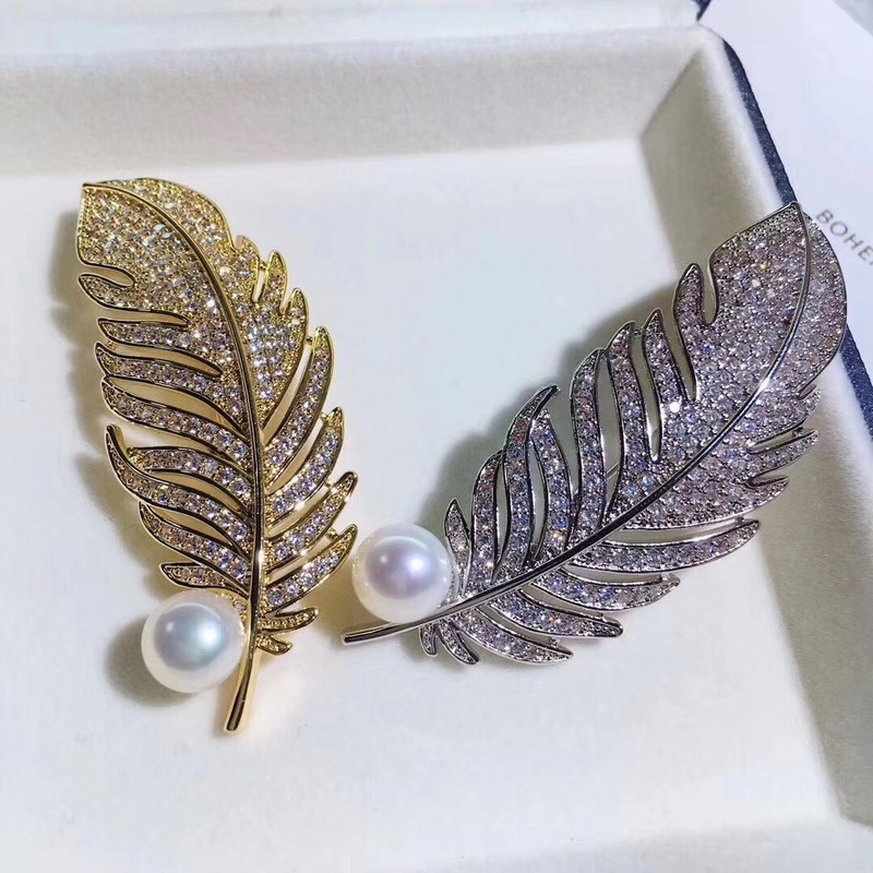 white pearl plume gold brooch