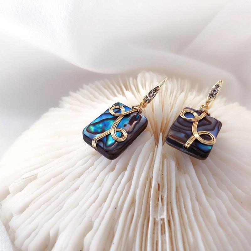 Pendientes de concha de abulón negro Pendientes únicos de nácar en monturas de oro