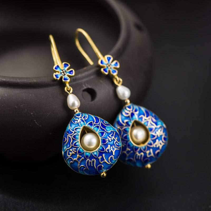 Aretes colgantes estilo cloisonné de perlas cultivadas de agua dulce en oro de 14 quilates sobre plata de ley (4-5 mm)