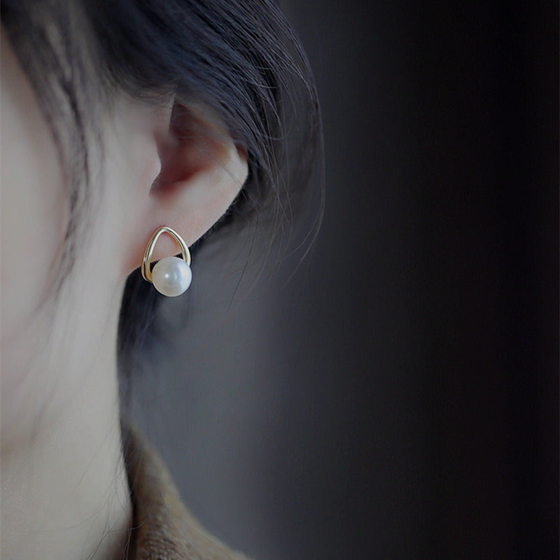 Pendientes colgantes de perlas triangulares AAA | Pendientes de perlas de agua dulce | Pendientes de perlas reales con pasadores de plata de ley (7-8 mm)