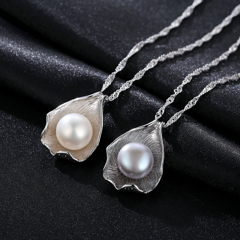 White Gold Unique Freshwater Pearl Pendant Necklace (AAA Pearl 8-8.5mm)