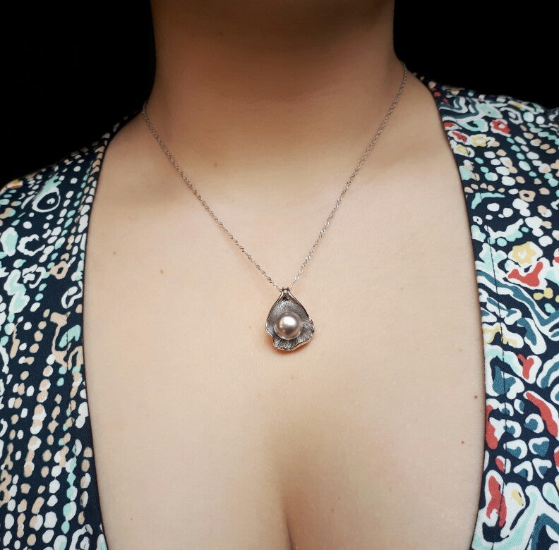 White Gold Unique Freshwater Pearl Pendant Necklace (AAA Pearl 8-8.5mm)