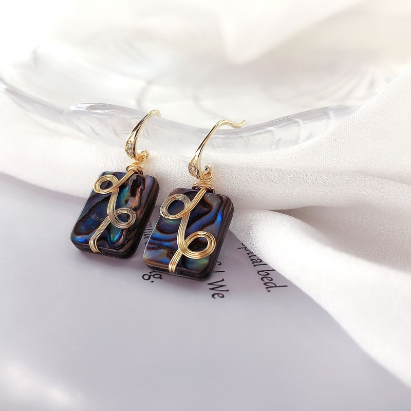 Pendientes de concha de abulón negro Pendientes únicos de nácar en monturas de oro