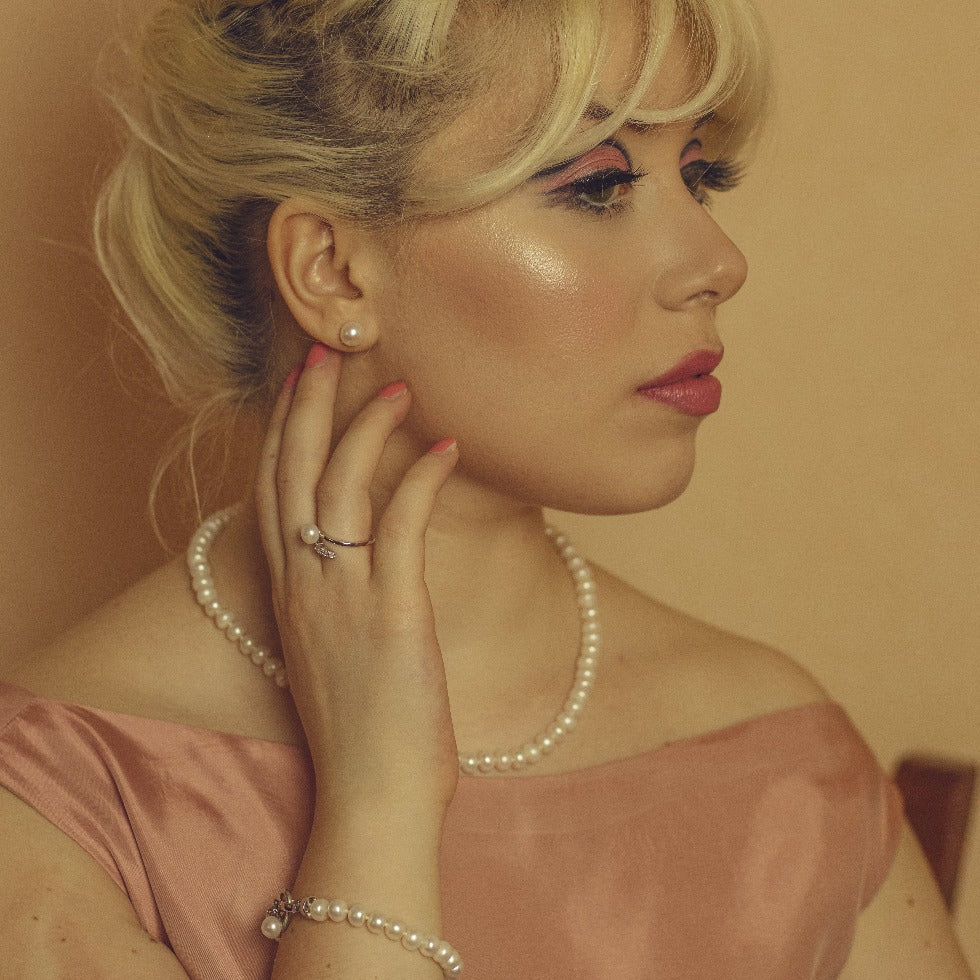 Ensemble de 4 | Collier, bracelet, boucles d'oreilles et bague en perles d'eau douce blanches délicates de 9 à 10 mm