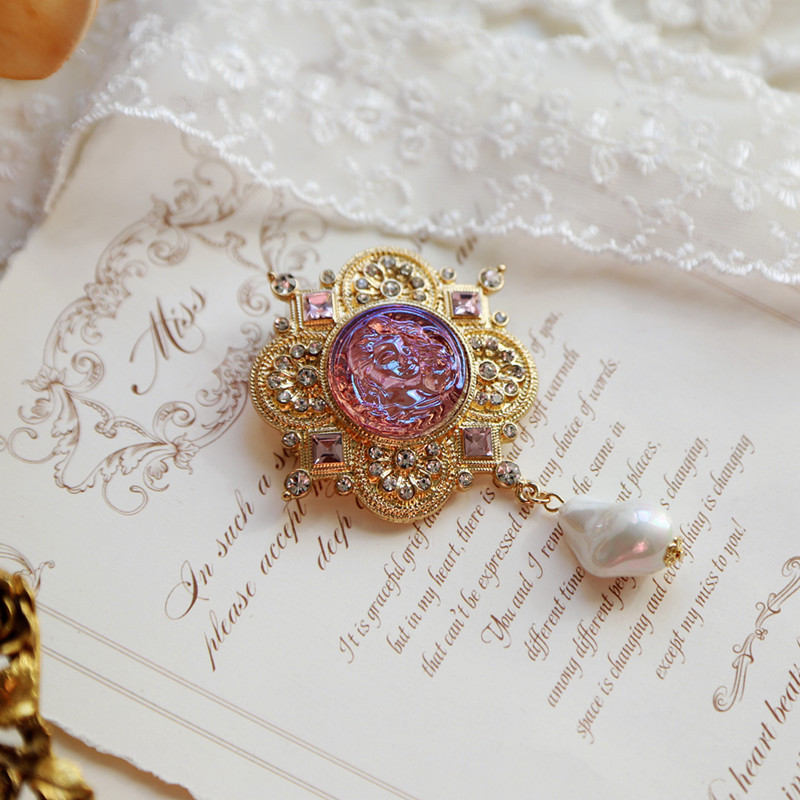 Broche de ángel único con gota de perla barroca