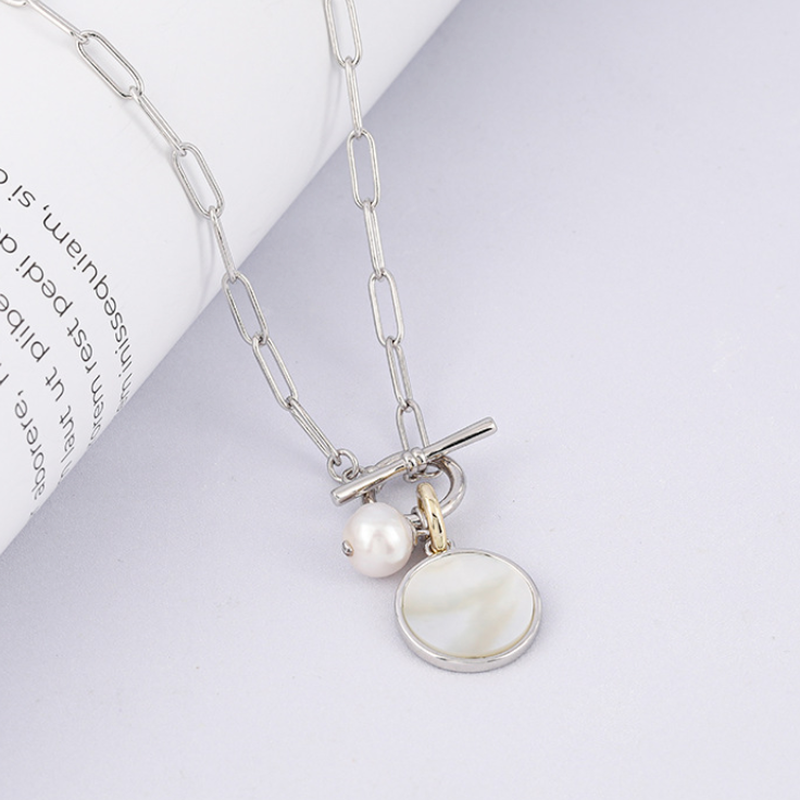 OT Clasp Fashion Halskette mit Perlmutt-Anhänger, 14 Karat Gold über Sterling-Silber-Verschluss