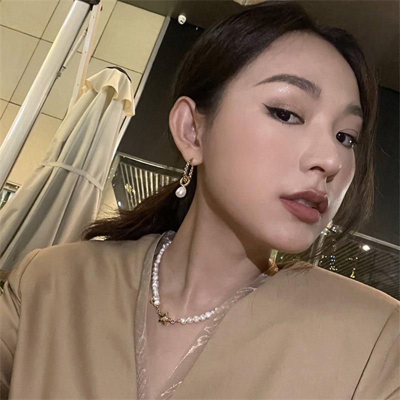 Pendientes de aro giratorios de oro | Pendientes colgantes de perlas reales | Aretes de aro retorcidos con gota de perla blanca (6-7 mm)