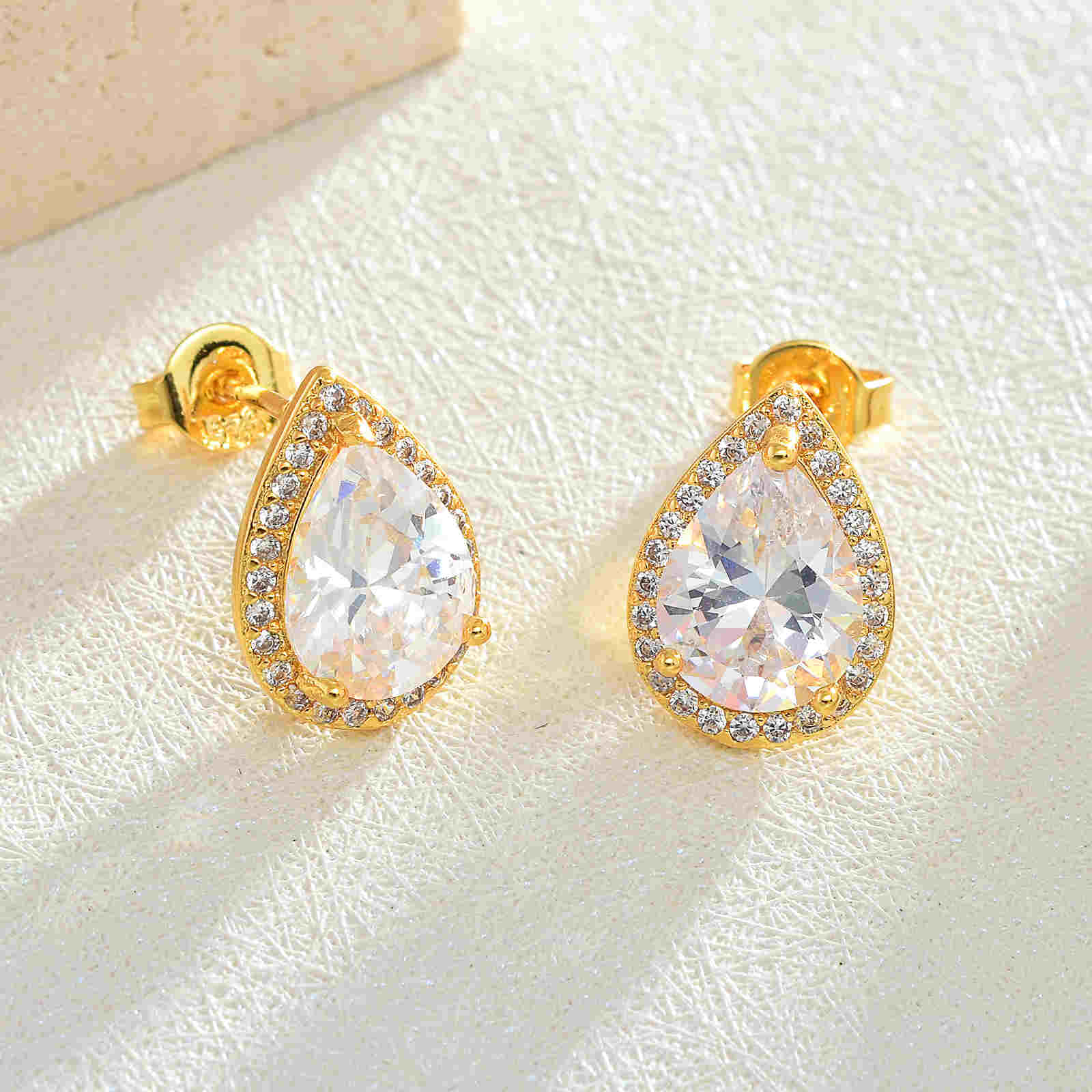 Pendientes de diamantes con forma de gota de agua y cuadrados redondos con pasador de plata S925