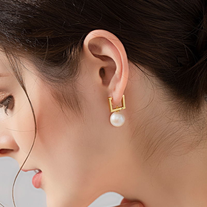 Pendientes de perlas | Pendientes colgantes de perlas de aro cuadrado | Aretes de perlas reales desmontables chapados en oro de 14 k (8 mm)