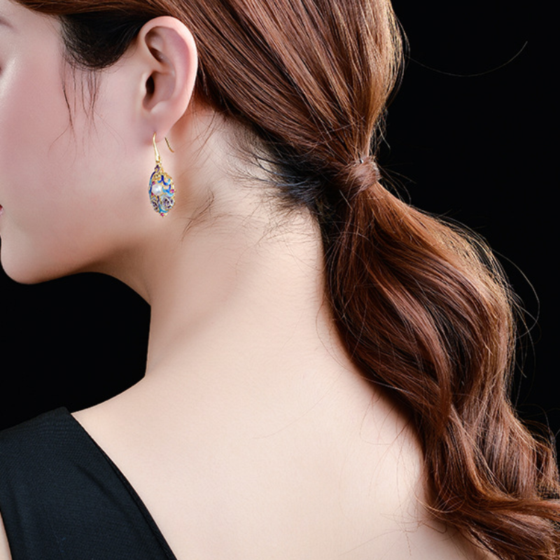 Aretes colgantes de perlas cultivadas de agua dulce estilo Cloisonne en oro de 14 k sobre plata de ley