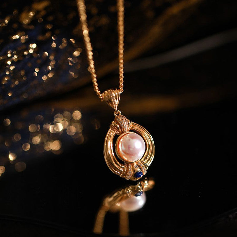 Anhänger mit Süßwasserperlen im mittelalterlichen Stil und goldenes Armband | Halskette mit goldenem Perlenanhänger | Armband aus Gold und Diamanten