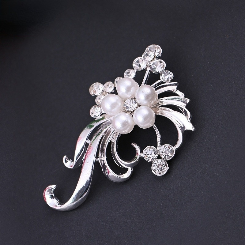 Retro Premium Handmade Diamond Flower Brooch hugetomato jewelry