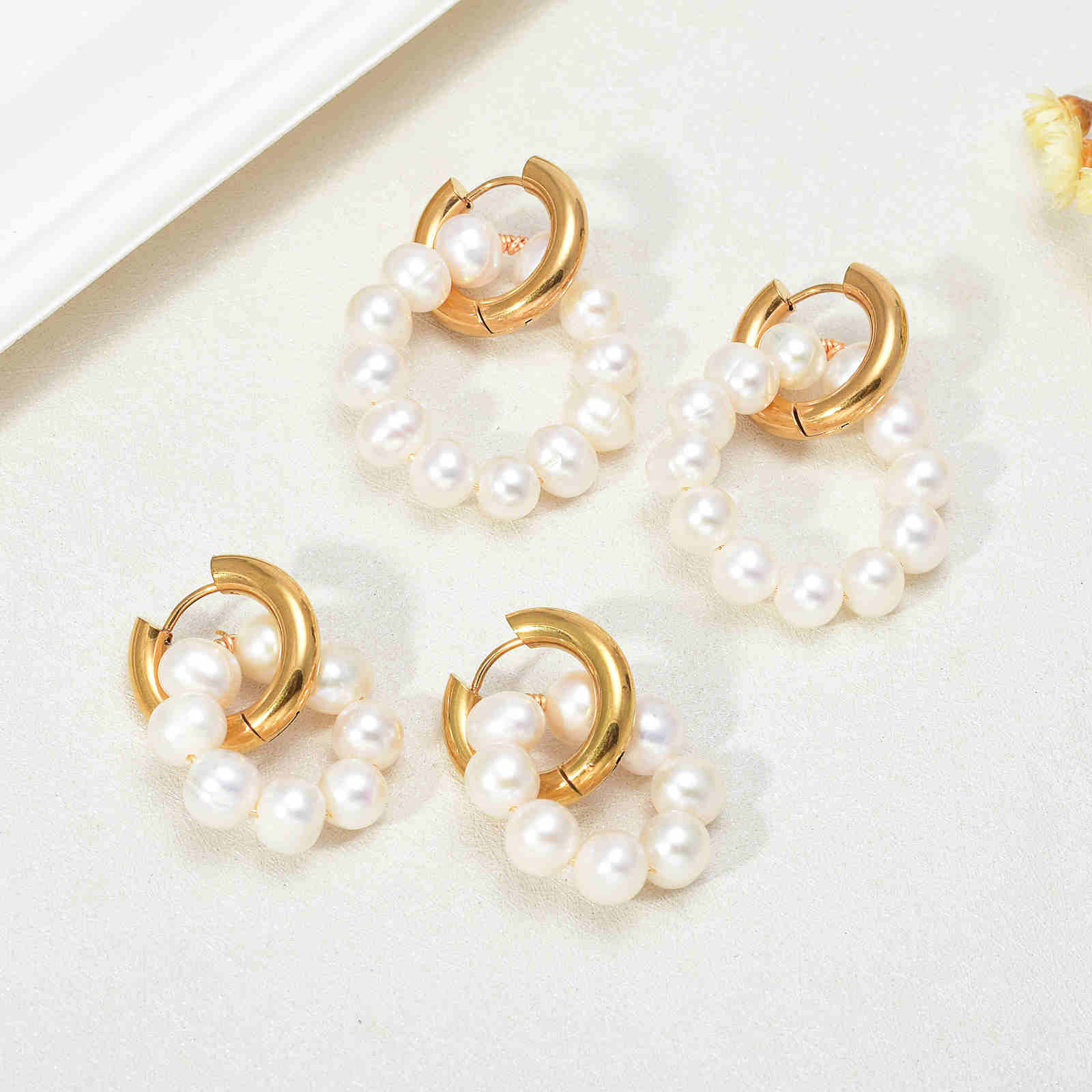 Boucles d'oreilles créoles en perles d'eau douce AAA en or 14 carats sur argent sterling (6-7 mm)