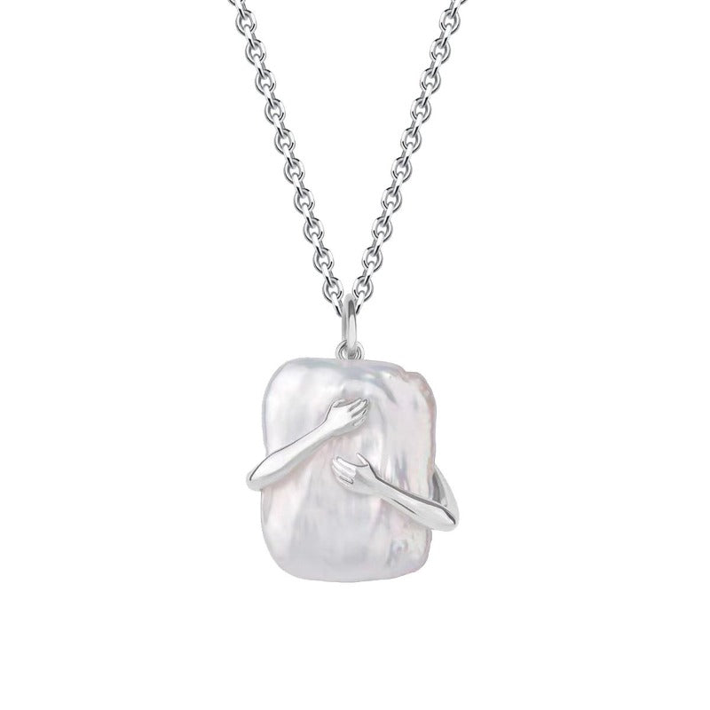 Gestaltete quadratische Halskette mit großem Barockperlen-Anhänger aus 14 Karat Gold und Sterlingsilber (16–18 mm)