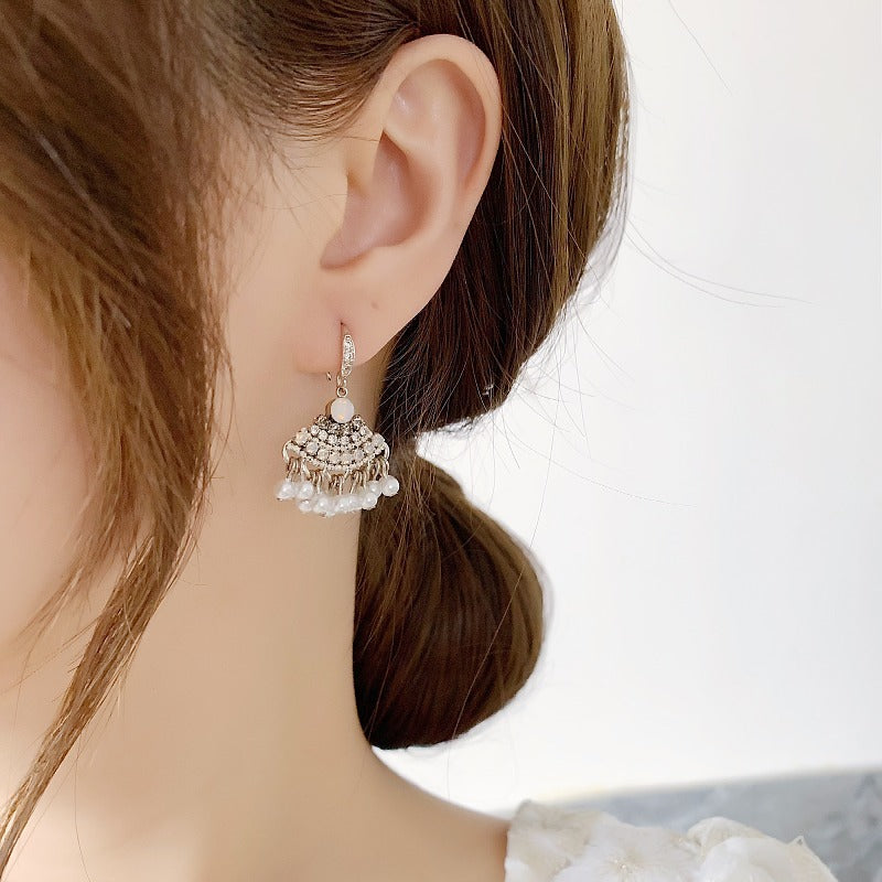 Aretes colgantes con perlas estilo corte real para mujer en oro de 14 quilates sobre plata de ley (3 mm)