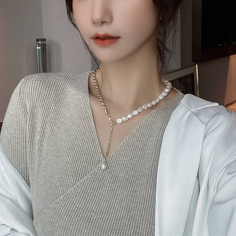 Halskette mit halb echten Perlen und halb Gold | Halskette mit gedrehter Barockperlenkette, 18 Karat vergoldet