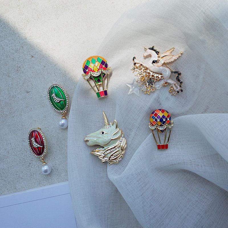 Unicorn Christmas Brooch Vintage Lapel Pin hugetomato Jewelry