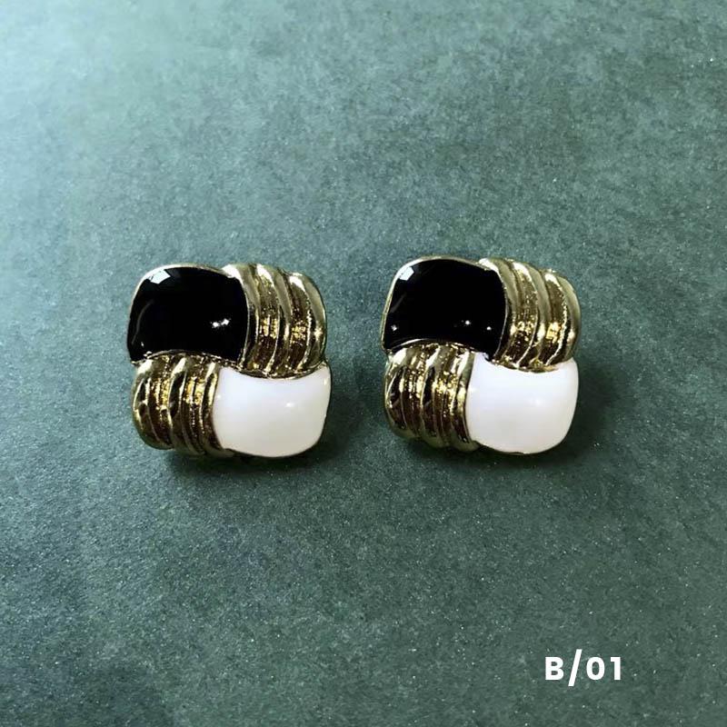 Vintage Style Earring Clips 1950s Pearl Stud Clips No Pierced Earrings