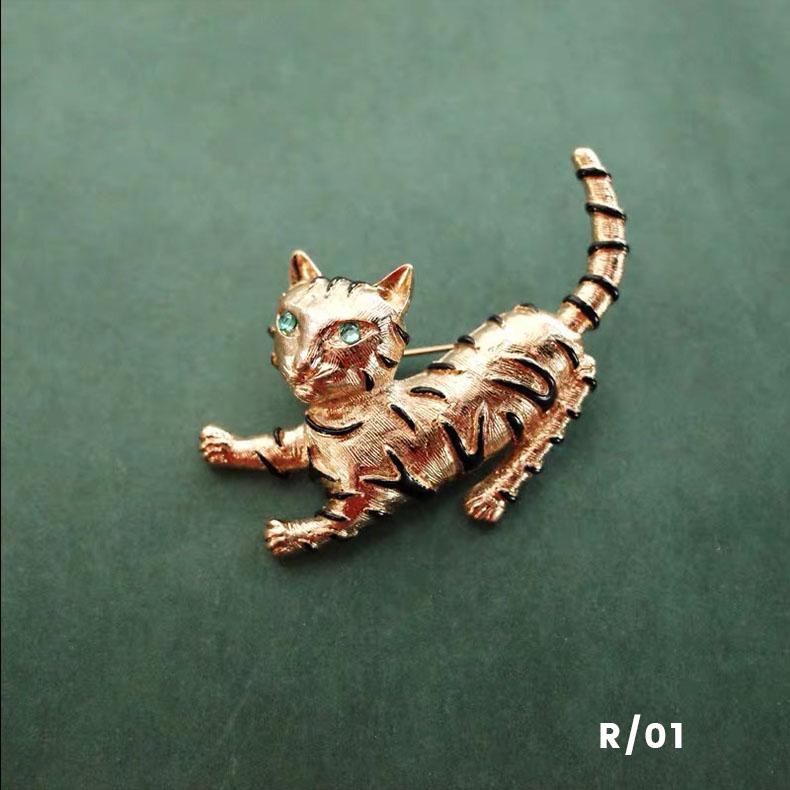 tiger brooch pin