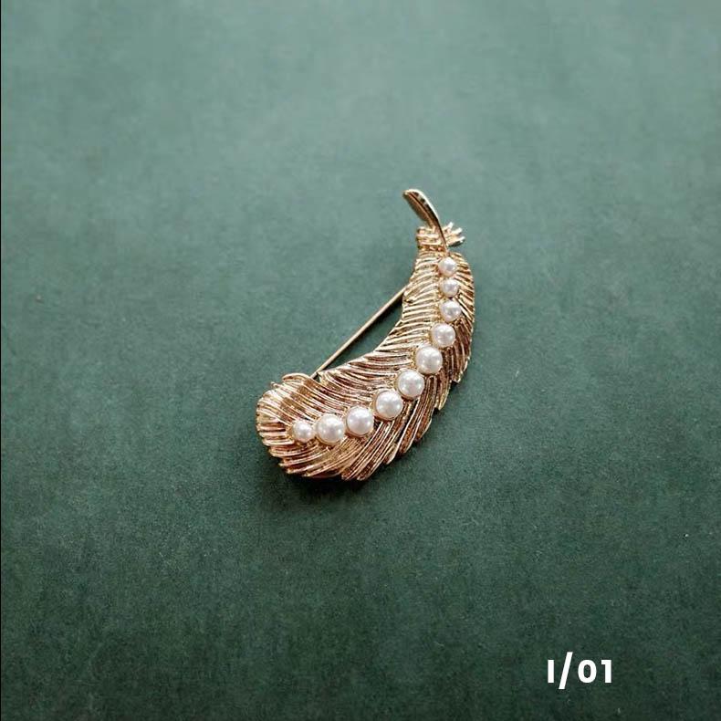 featherRural Style Pearl Lapel Pin Brooch