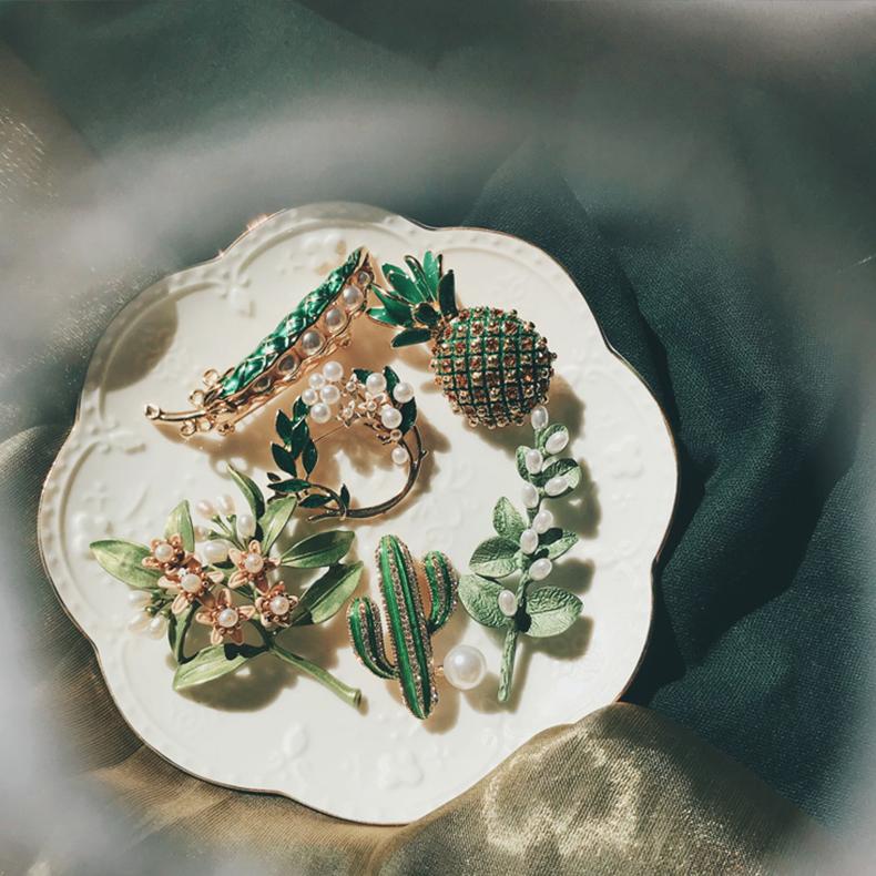 Vintage Brooch Tropical Plant Art Collection with Pearls-HugeTomato jewelry