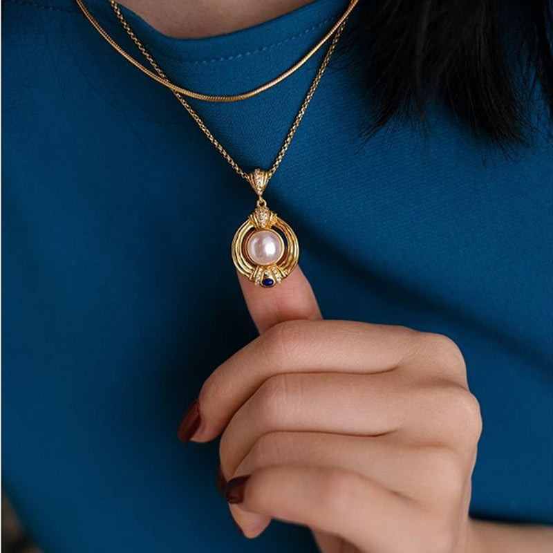 Anhänger mit Süßwasserperlen im mittelalterlichen Stil und goldenes Armband | Halskette mit goldenem Perlenanhänger | Armband aus Gold und Diamanten