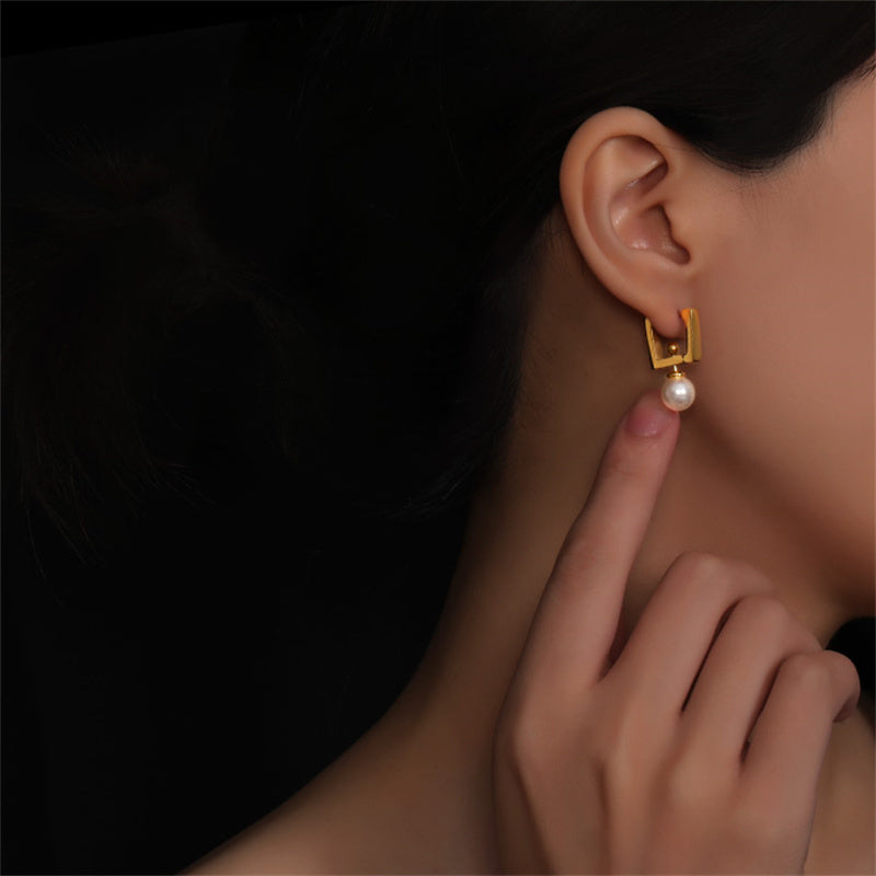 Pendientes de perlas | Pendientes colgantes de perlas de aro cuadrado | Aretes de perlas reales desmontables chapados en oro de 14 k (8 mm)