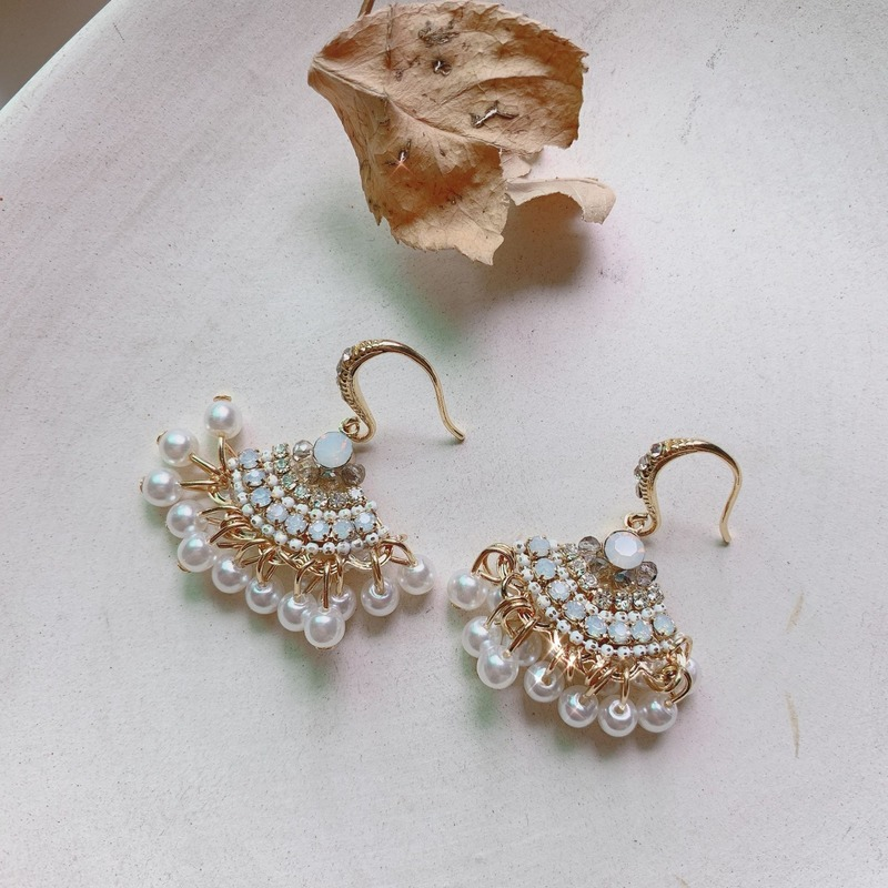 Aretes colgantes con perlas estilo corte real para mujer en oro de 14 quilates sobre plata de ley (3 mm)