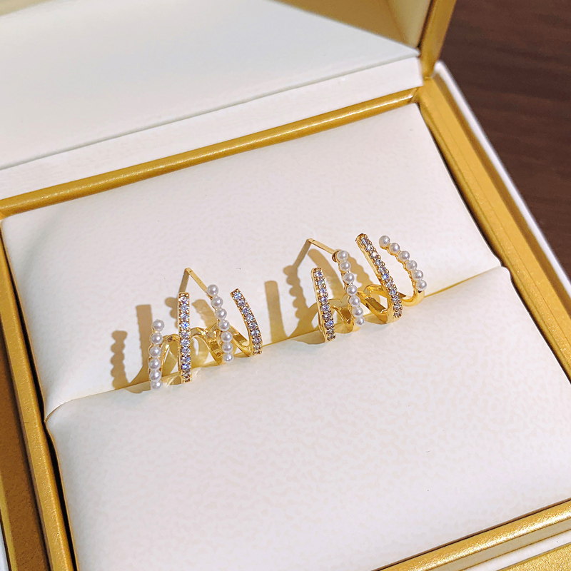 Boucles d'oreilles créoles multi-or | Petites créoles à perles | Boucles d'oreilles créoles à griffes pour femmes