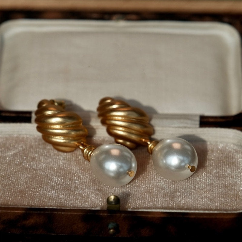 14K or Jaune Battant au Vent Cupidon Boucles D'Oreilles Vis Arrière 14K or Jaune Battant au Vent Cupidon Boucles D'Oreilles Vis Arrière