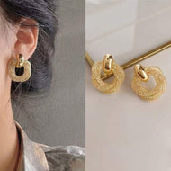 Pendientes torcidos de cristal dorado y plateado Pendientes de aro doble torcido con pasador de plata