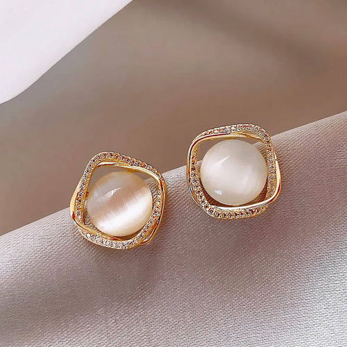 Pendientes de perlas de ópalo de cristal | Pendientes de forma cuadrada | Pendientes de Oro con Piedra Luna blanca