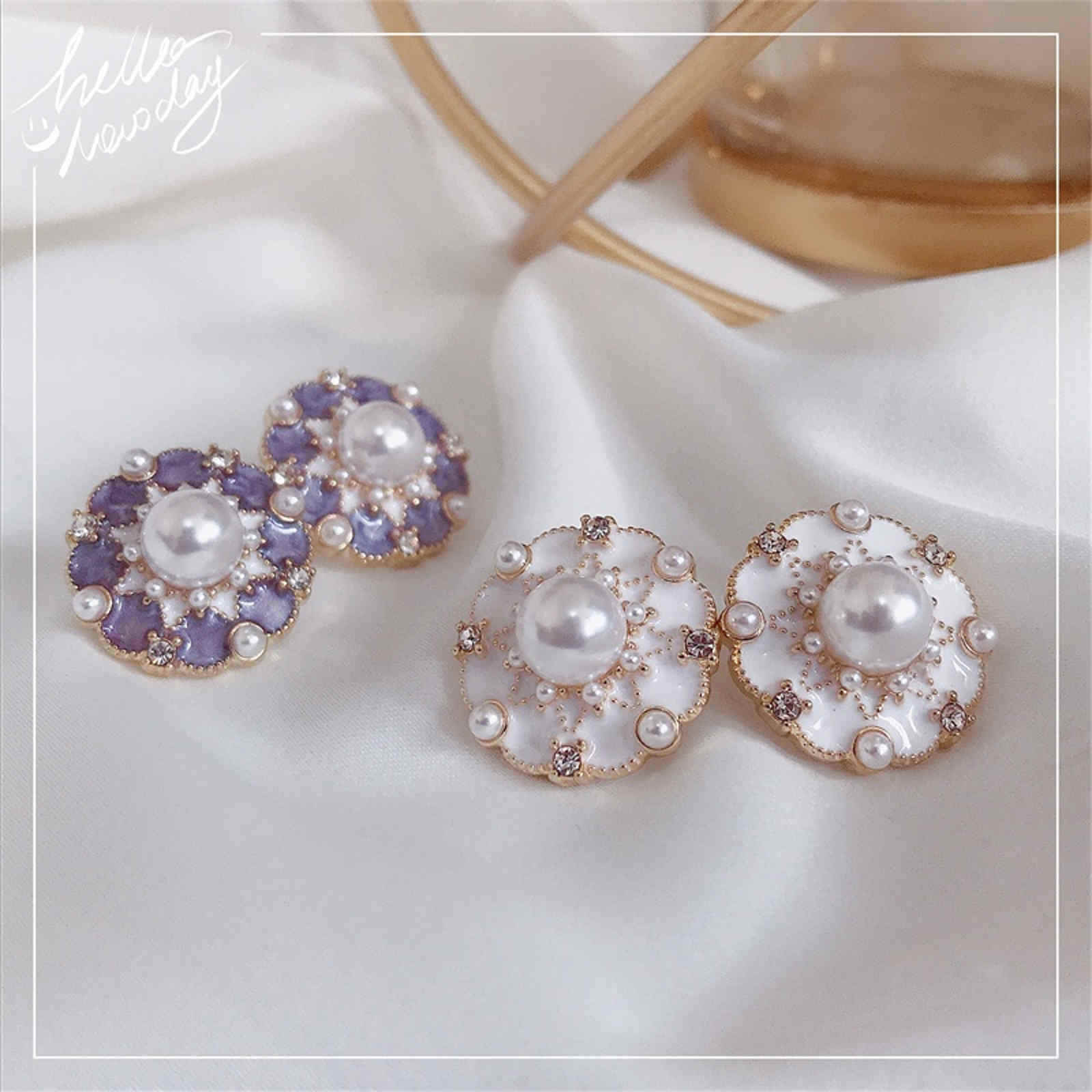 Boucles d'oreilles à clip avec perles plaquées or, bijoux de mariage romantiques Boucles d'oreilles à clip avec perles plaquées or, bijoux de mariage romantiques