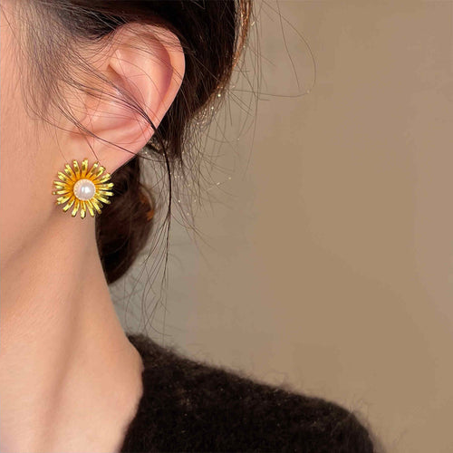 Gold Daisy Stud Earrings Flower Pearl Stud Earrings with Silver Pin