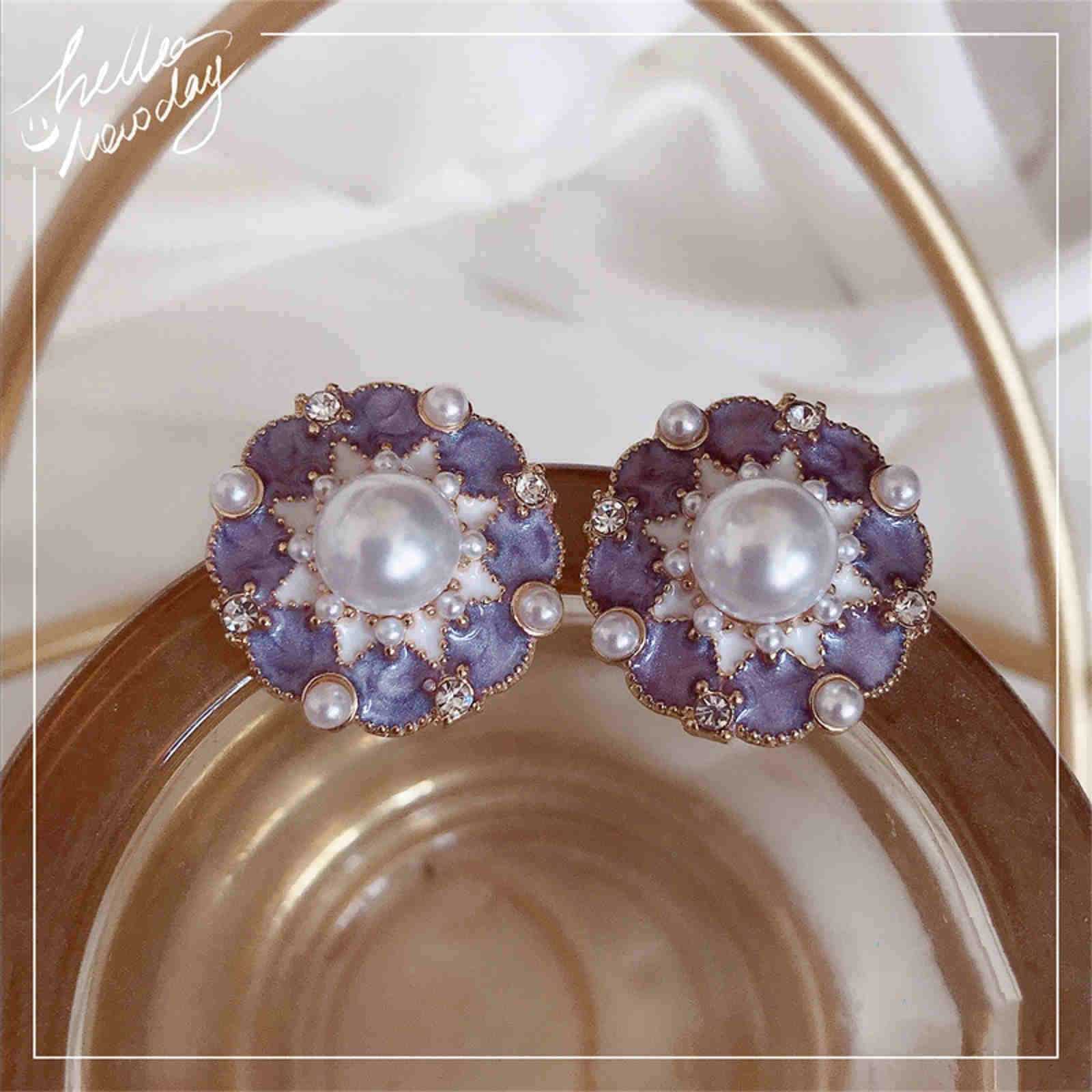 Boucles d'oreilles clips Chorange Paris Vintage 90s pendantes XXL ethniques émail violet, perles facettées et strass – statement jewelry - Montres & Bijoux Boucles d'oreilles clips Chorange Paris Vintage 90s pendantes XXL ethniques émail violet, perles facettées et strass – statement jewelry - Montres & Bijoux