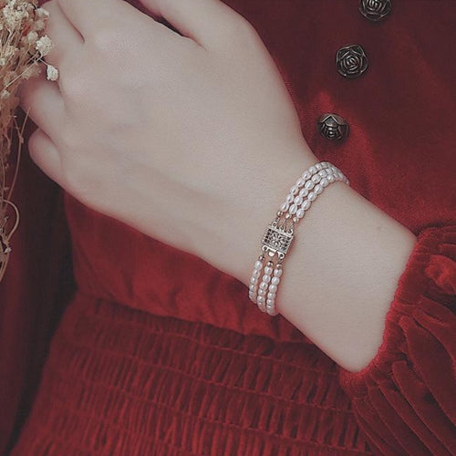 Elegantes 3-reihiges Perlenarmband, weißes Zuchtperlen-Mehrstrangarmband in 14 Karat Gold über Sterlingsilber, 6,5 Zoll